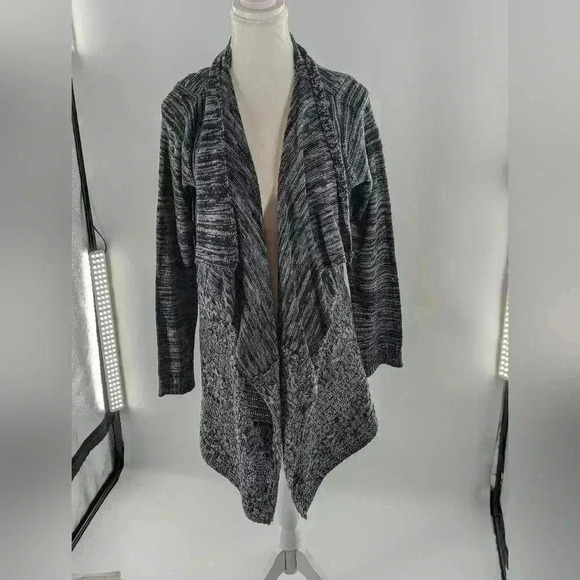 IZ Byer Women's Gray Long Sleeve Open Front Cardigan Size Medium - Picture 1 of 8